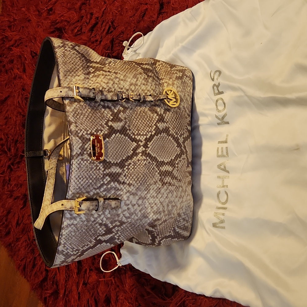 Michael Kors Medium Size Shoulder Bag